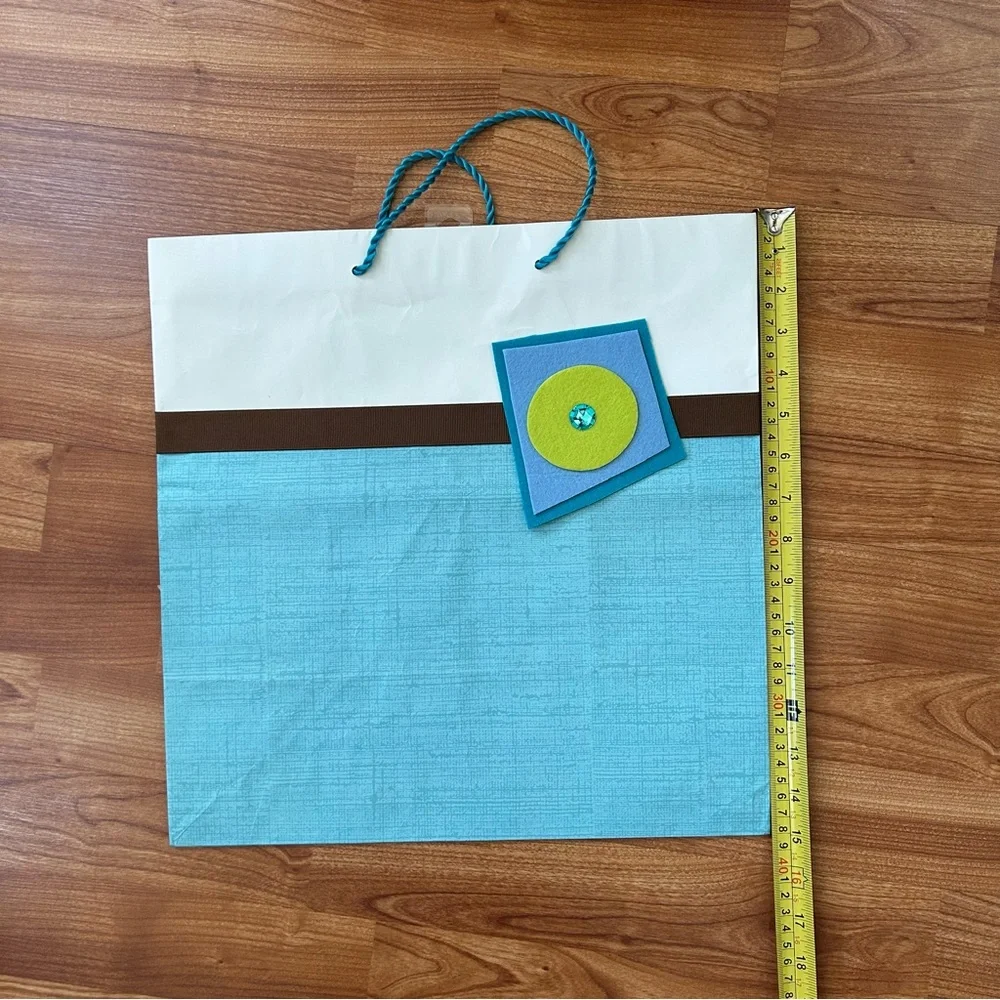 Free item: Hallmark Gift Bag